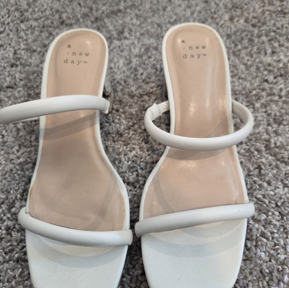 Elegant Cream/Snakeskin Heeled Sandals - Picture 3 of 3